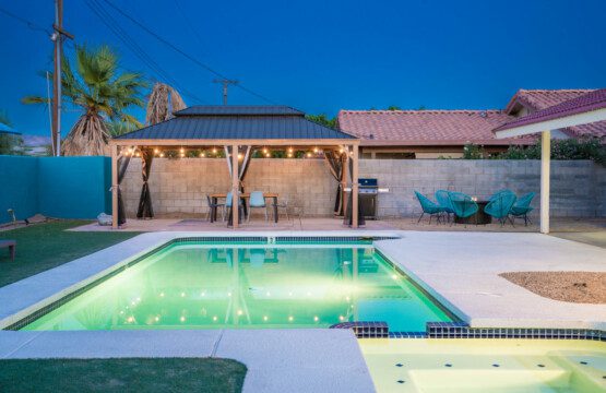 Pet Friendly, perfect winter family friendly, with pack and play, Vacation Rental in Bermuda Dunes, Close to golf, festival grounds, Coachella, stage coach, heated pool and hot tub and putting green