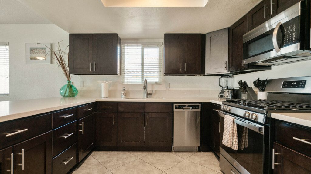 Pet Friendly, perfect winter family friendly, with pack and play, Vacation Rental in Bermuda Dunes, Close to golf, festival grounds, Coachella, stage coach, heated pool and hot tub and putting green