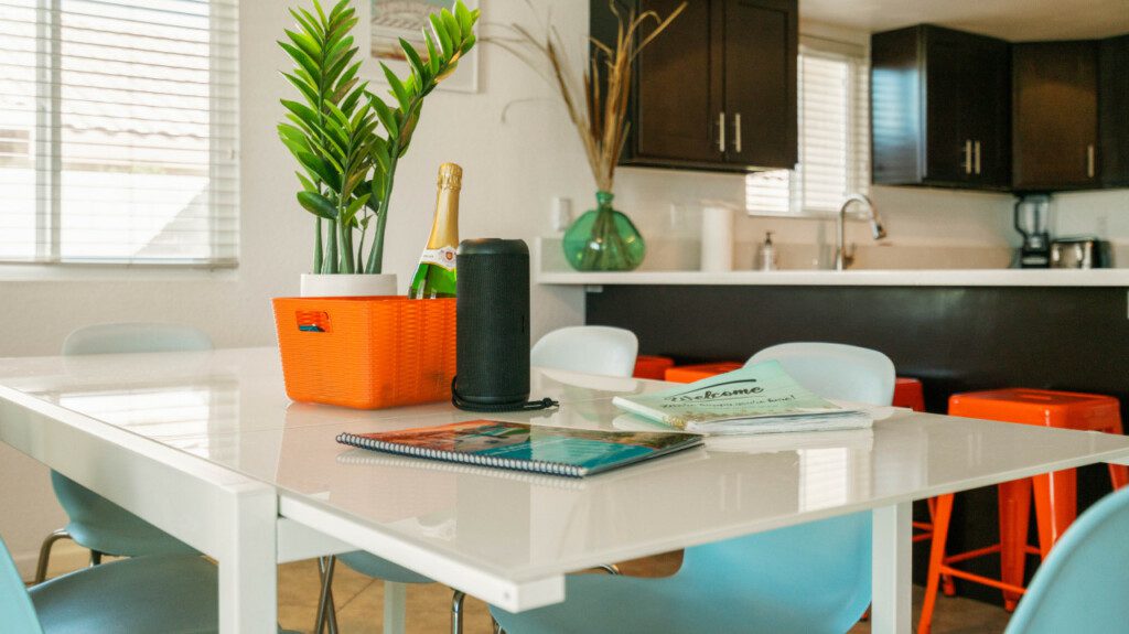 Pet Friendly, perfect winter family friendly, with pack and play, Vacation Rental in Bermuda Dunes, Close to golf, festival grounds, Coachella, stage coach, heated pool and hot tub and putting green