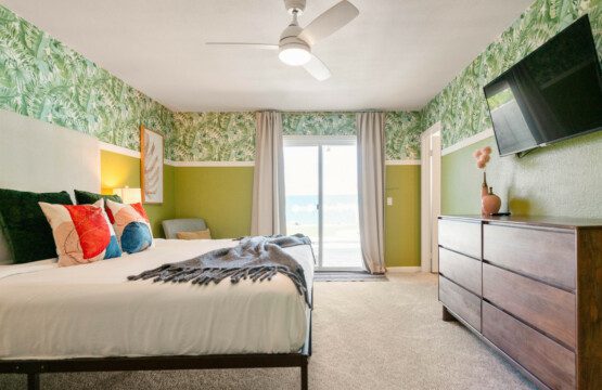 Pet Friendly, perfect winter family friendly, with pack and play, Vacation Rental in Bermuda Dunes, Close to golf, festival grounds, Coachella, stage coach, heated pool and hot tub and putting green