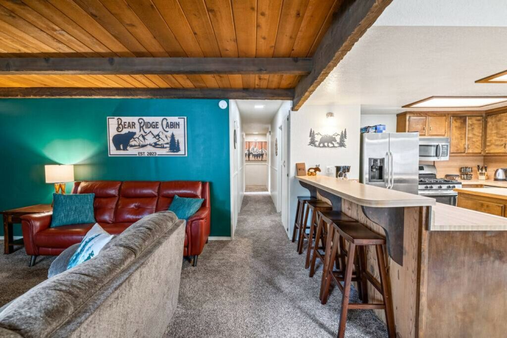 Snowy Wonderland Retreat: A cozy Airbnb nestled minutes from prime sledding, snow parks, and ski boarding areas. Family-friendly with a plethora of kid-friendly activities, games, and toys. Enjoy a private snow play experience in the fully-fenced yard, perfect for both kids and pets. Your winter getaway awaits!