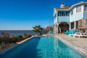Sound-Front Retreat with Infinity Pool Main Image